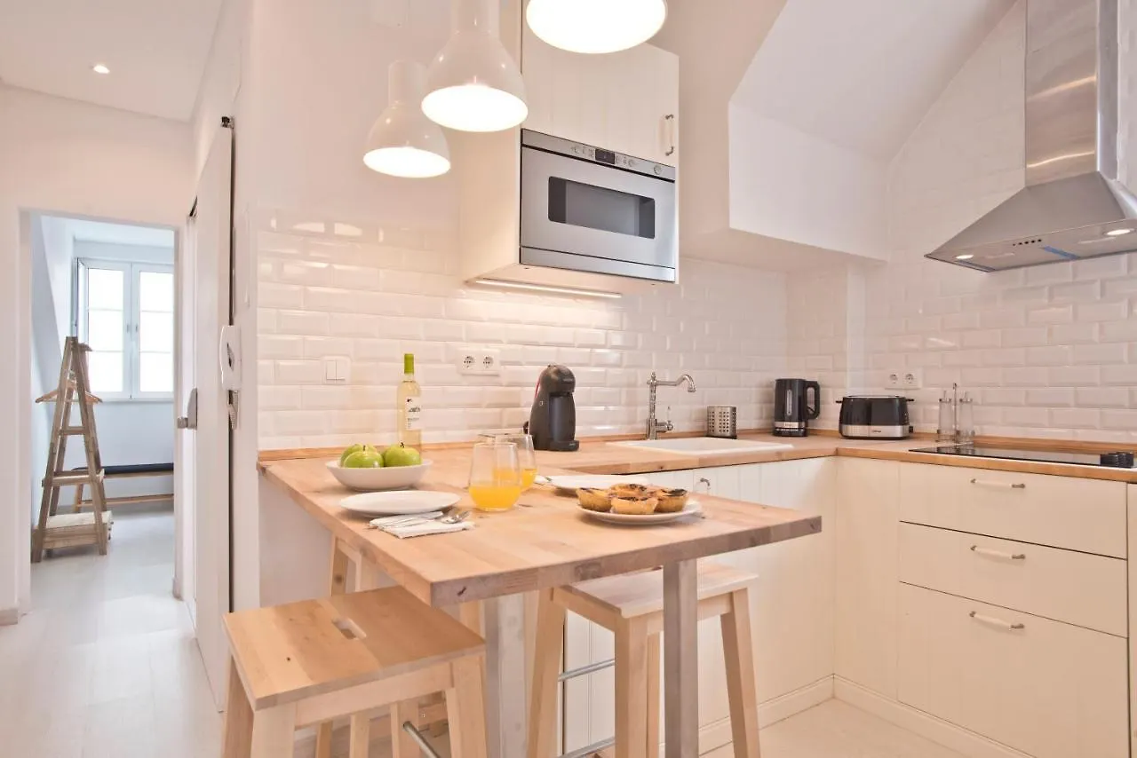 BmyGuest - Bica River View Apartments Lisbona